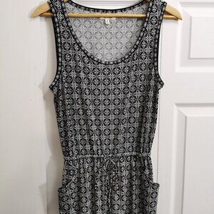 MAX STUDIO Black White Print Sleeveless Size: M (Medium)
